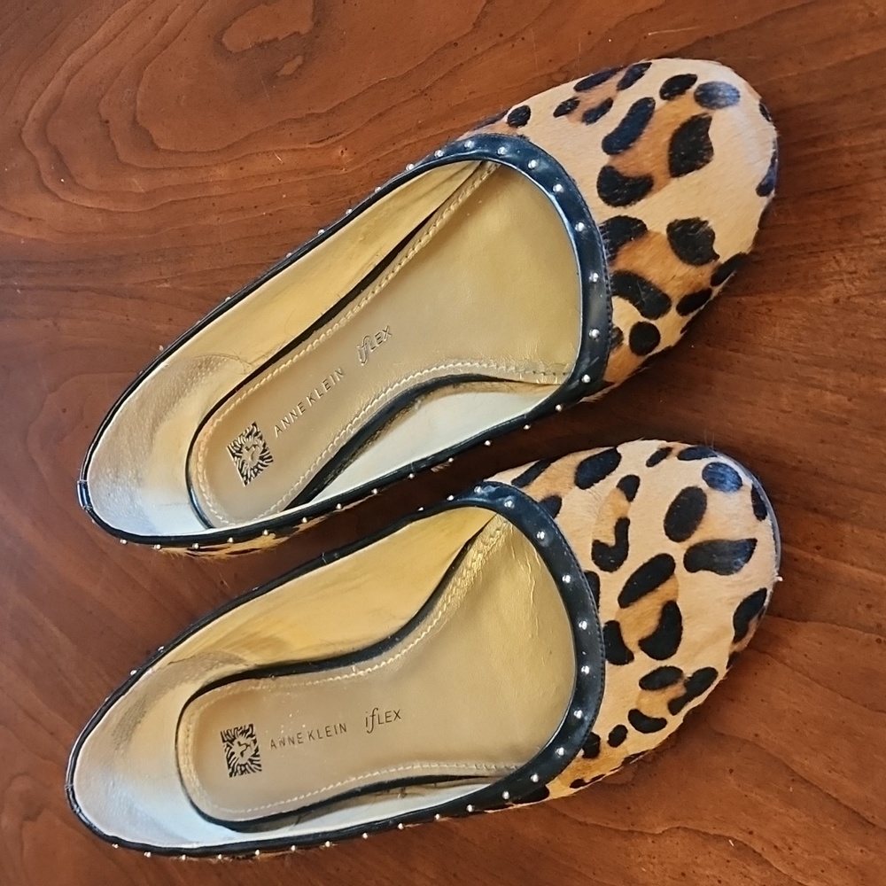 ANNE KLEIN leopard print flats